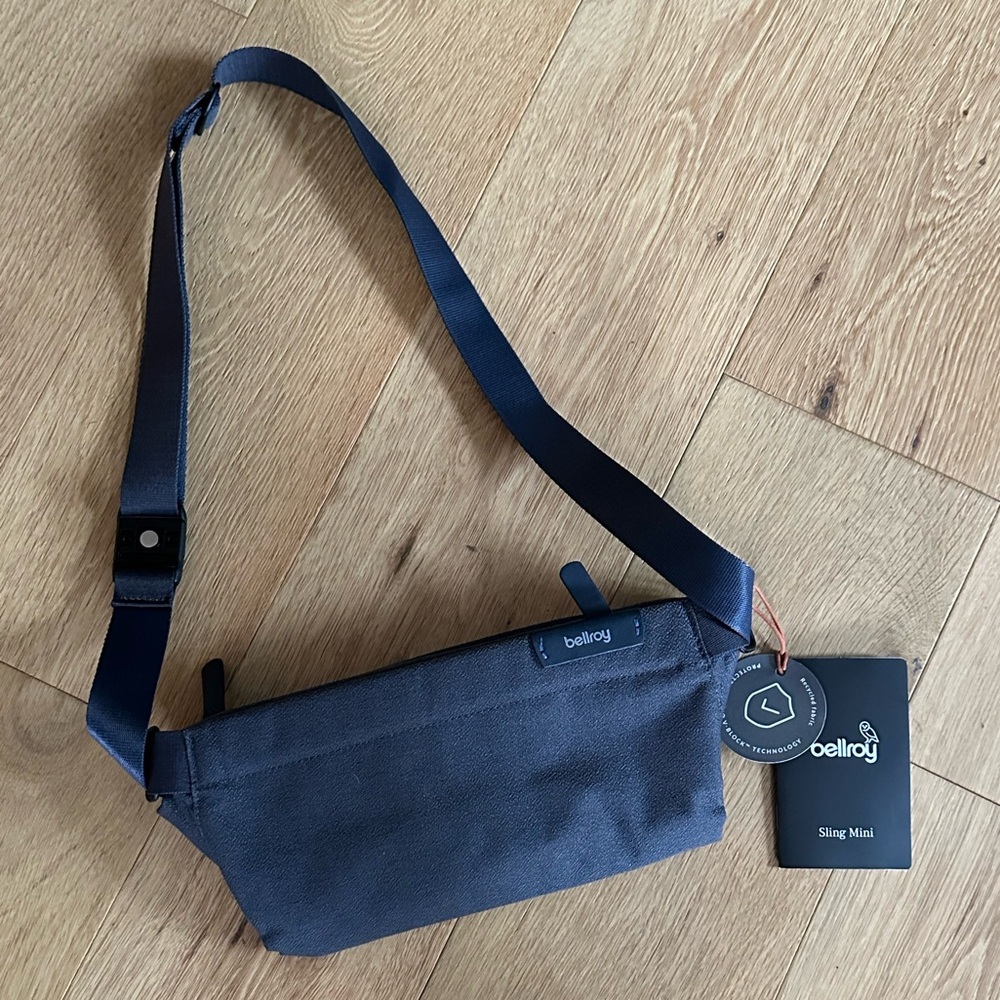 Bellroy Belt Bag in Dark Blue